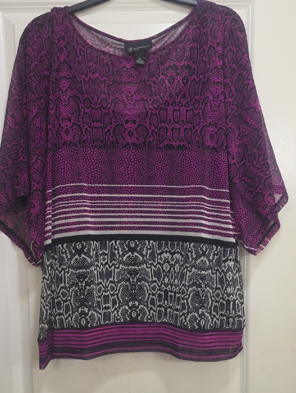 Willi Smith Purple and Black Animal-Print Mixed Pattern Blouse Wuth Camisole.